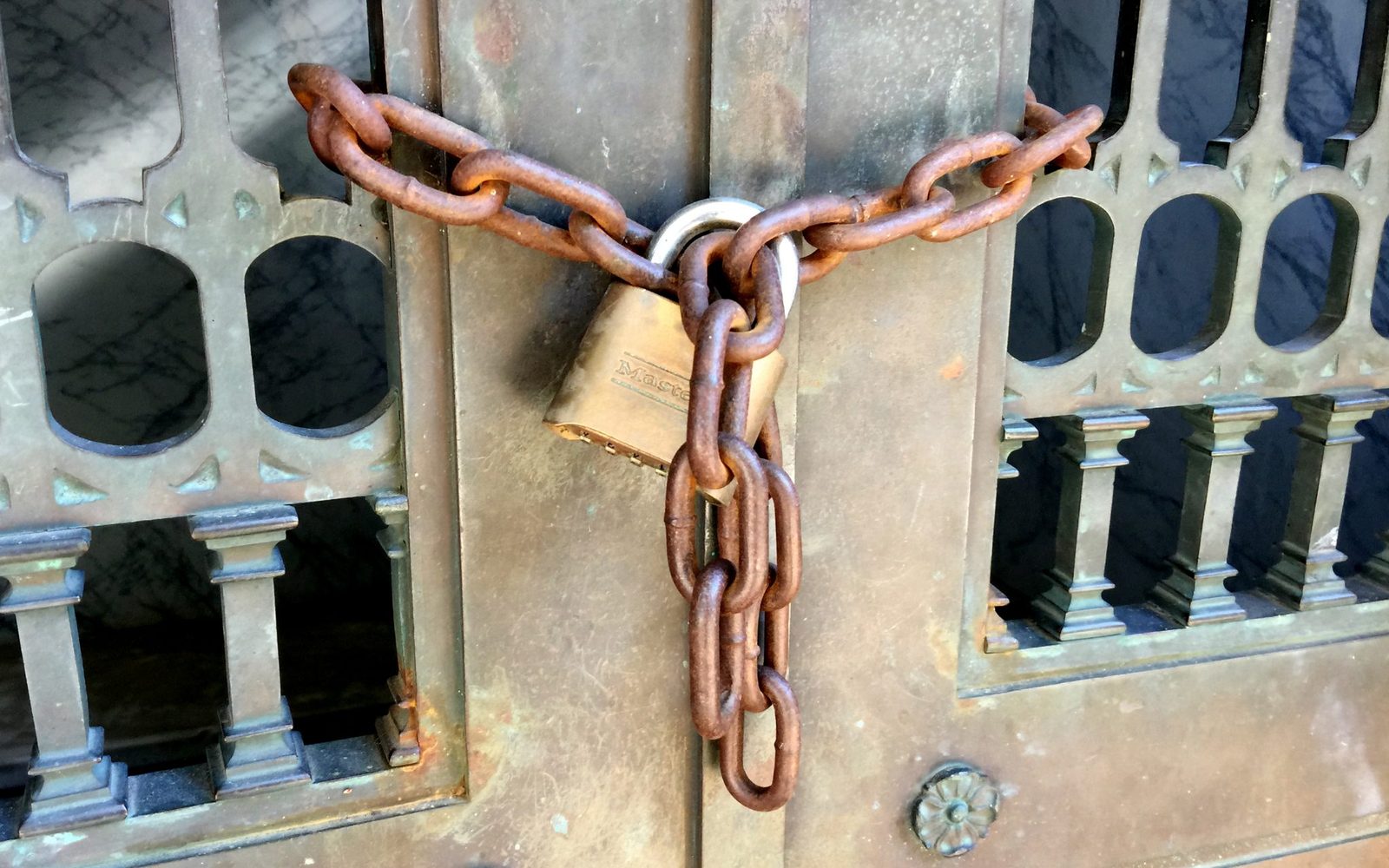 Linux server security checklist: 20 steps, each with a verify command